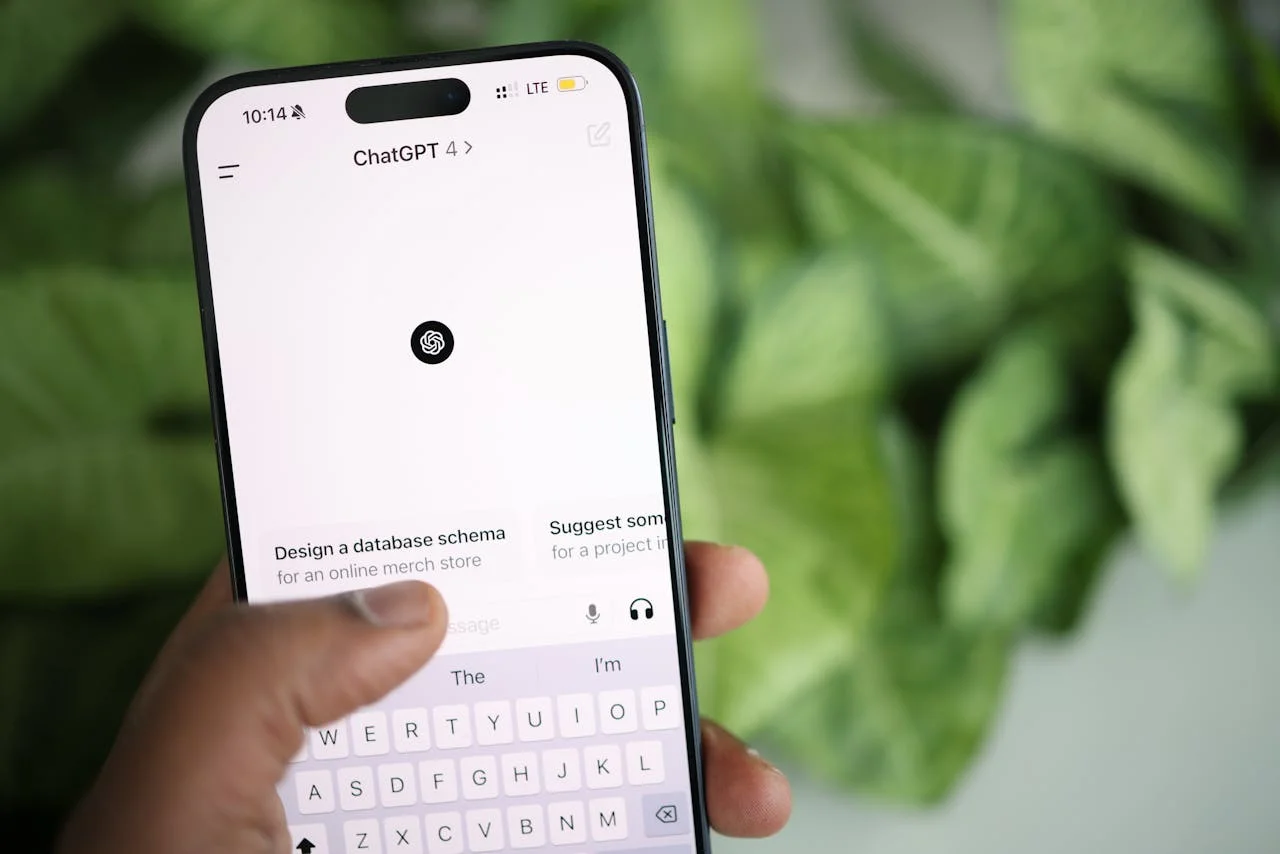 un smartphone avec l'application d'intelligence artificielle générative Chatgpt